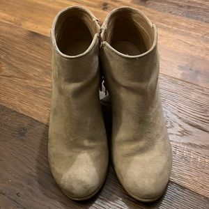 Moderately worn great shoe decent condition.